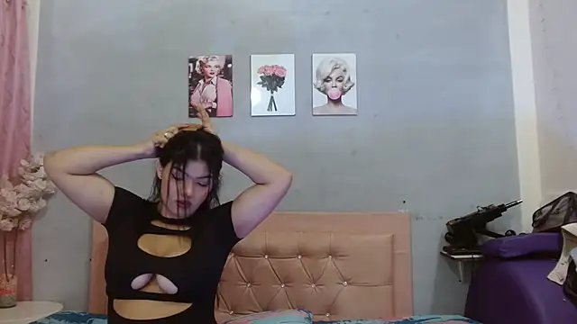 Snapshot of Alma_Meza chatting on 02-17-26, 01:18 Alma Meza online show from 02-17-26, 01:18