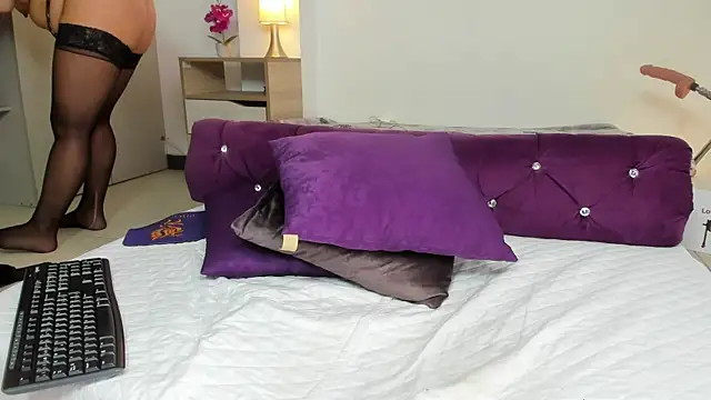 MontserratMarie online show from 03-10-25, 07:18