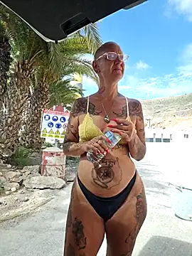 Snapshot of Emma_Milf25 chatting on 05-03-26, 03:40 Emma Milf25 online show from 05-03-26, 03:40