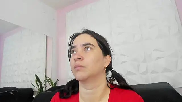 Snapshot of Valeriagomez_ chatting on 10-19-25, 12:06 Valeriagomez online show from 10-19-25, 12:06