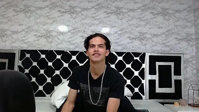 Snapshot of Maximoherrera_16 chatting on 03-01-25, 06:35 Maximoherrera 16 online show from 03-01-25, 06:35