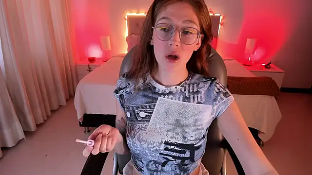 Emily Warren  online show from 10-03-25, 09:56