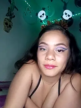 Snapshot of Valen_thompsom_002 chatting on 10-15-25, 04:45 Valen thompsom 002 online show from 10-15-25, 04:45