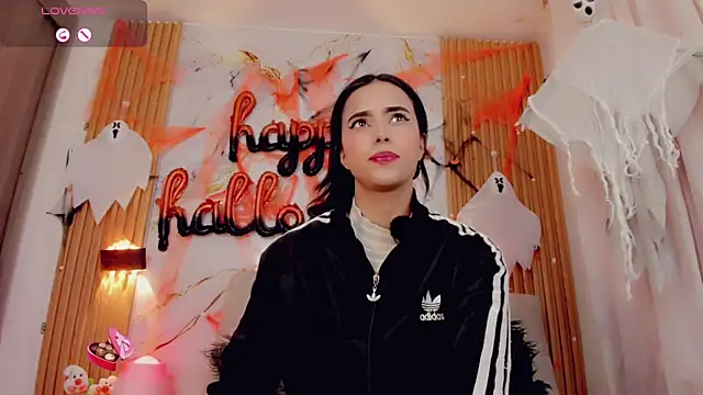 ValeriCardenas online show from 10-24-25, 01:03