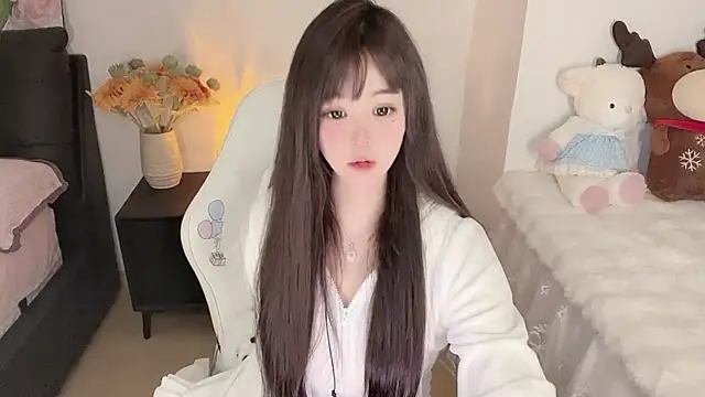 Snapshot of Milla-z chatting on 09-27-25, 12:10 Milla-z online show from 09-27-25, 12:10