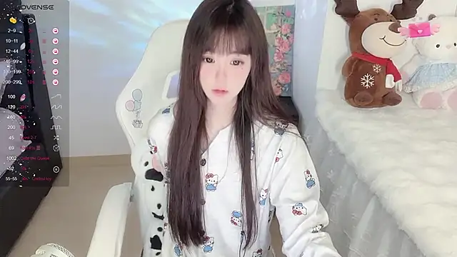 Snapshot of Milla-z chatting on 10-27-25, 03:21 Milla-z online show from 10-27-25, 03:21