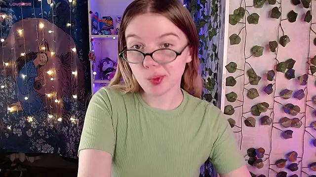 Snapshot of Strawberry_juli chatting on 03-19-25, 02:27 Strawberry juli online show from 03-19-25, 02:27