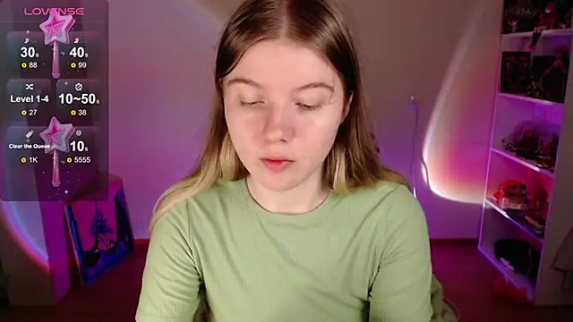 Snapshot of Strawberry_juli chatting on 09-26-25, 05:11 Strawberry juli online show from 09-26-25, 05:11