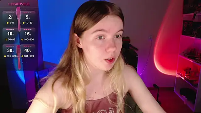 Snapshot of Strawberry_juli chatting on 10-07-25, 11:29 Strawberry juli online show from 10-07-25, 11:29