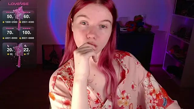 Snapshot of Strawberry_juli chatting on 11-02-25, 10:50 Strawberry juli online show from 11-02-25, 10:50