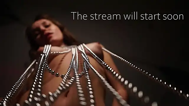 Snapshot of Moni_Carroll chatting on 12-20-25, 05:31 Moni Carroll online show from 12-20-25, 05:31