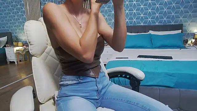 Snapshot of zoeylarkens chatting on 09-29-25, 04:12 zoeylarkens online show from 09-29-25, 04:12