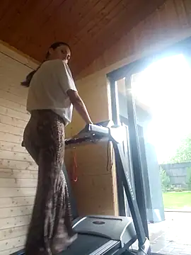 Snapshot of zoeylarkens chatting on 10-06-25, 02:47 zoeylarkens online show from 10-06-25, 02:47