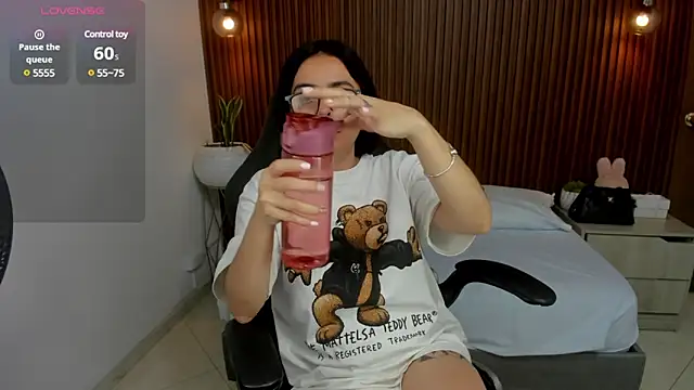 zakia23  online show from 03-05-25, 11:16