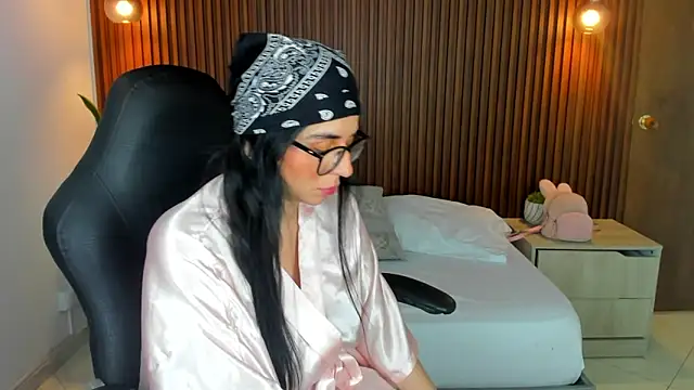 zakia23  online show from 03-19-25, 07:17