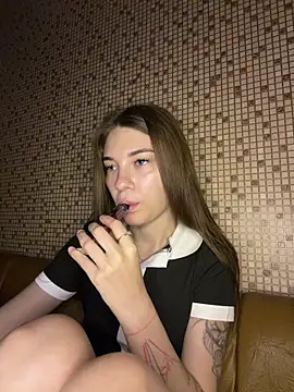 Snapshot of MrrKate chatting on 05-21-26, 01:23 MrrKate online show from 05-21-26, 01:23