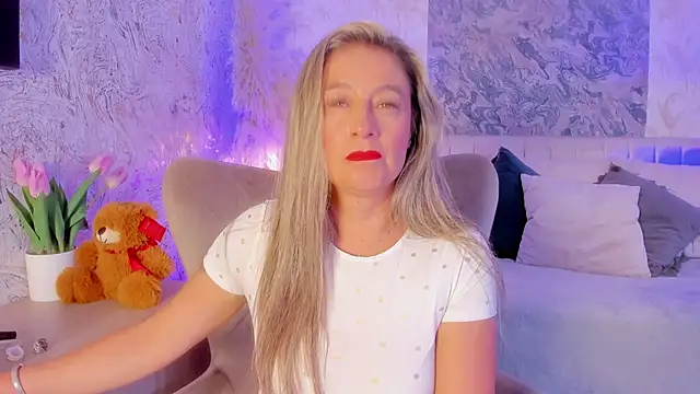 Liannaa  online show from 09-27-25, 07:08