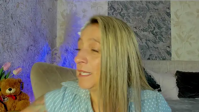 Liannaa  online show from 10-08-25, 11:46