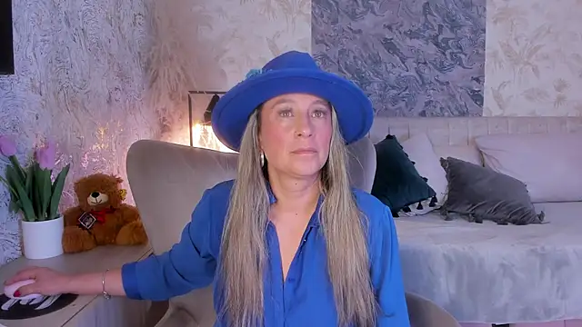 Liannaa  online show from 11-05-25, 07:36