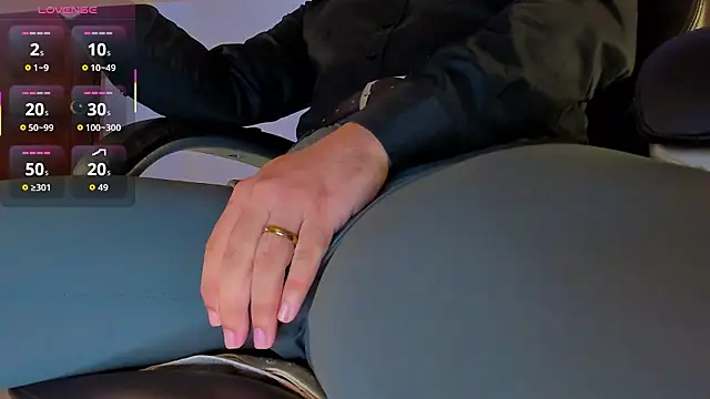 Snapshot of MxsterJohn chatting on 03-08-26, 03:54 MxsterJohn online show from 03-08-26, 03:54