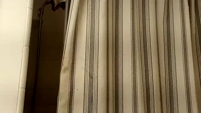 Snapshot of wetnwildforyou chatting on 09-08-25, 08:08 wetnwildforyou online show from 09-08-25, 08:08