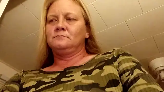 Snapshot of wetnwildforyou chatting on 09-11-25, 12:22 wetnwildforyou online show from 09-11-25, 12:22