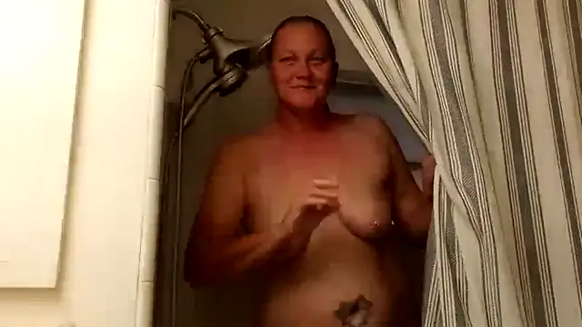 Snapshot of wetnwildforyou chatting on 09-12-25, 11:04 wetnwildforyou online show from 09-12-25, 11:04