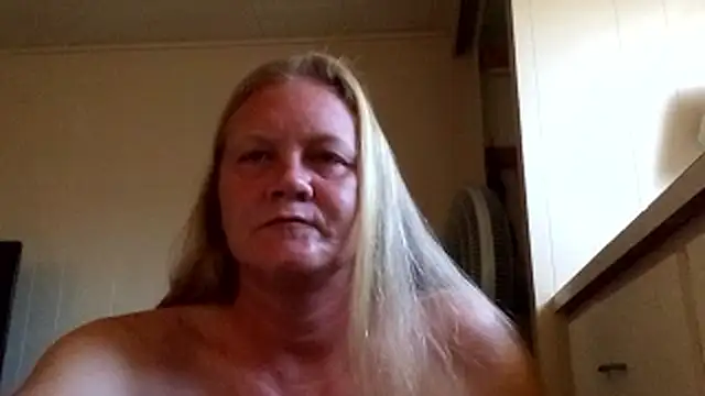 Snapshot of wetnwildforyou chatting on 09-19-25, 01:12 wetnwildforyou online show from 09-19-25, 01:12