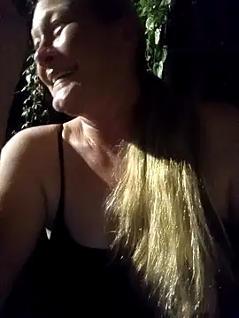 Snapshot of wetnwildforyou chatting on 09-27-25, 03:00 wetnwildforyou online show from 09-27-25, 03:00