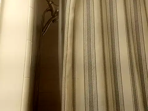 Snapshot of wetnwildforyou chatting on 10-04-25, 05:22 wetnwildforyou online show from 10-04-25, 05:22