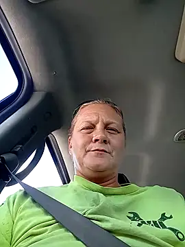 Snapshot of wetnwildforyou chatting on 10-17-25, 04:09 wetnwildforyou online show from 10-17-25, 04:09