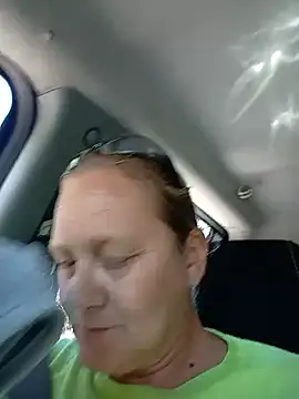 Snapshot of wetnwildforyou chatting on 10-31-25, 05:47 wetnwildforyou online show from 10-31-25, 05:47