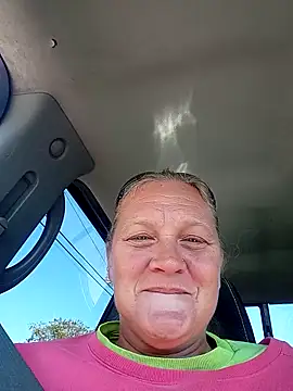 Snapshot of wetnwildforyou chatting on 11-01-25, 03:25 wetnwildforyou online show from 11-01-25, 03:25