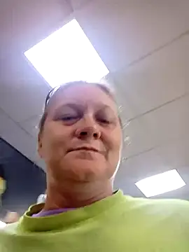 Snapshot of wetnwildforyou chatting on 11-04-25, 05:34 wetnwildforyou online show from 11-04-25, 05:34