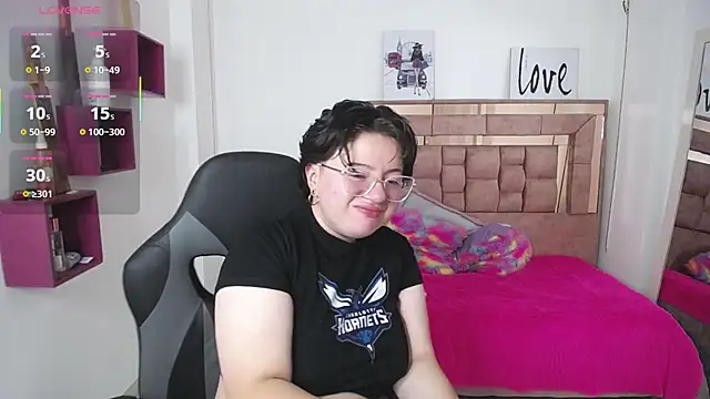 safyka online show from 11-26-25, 03:18