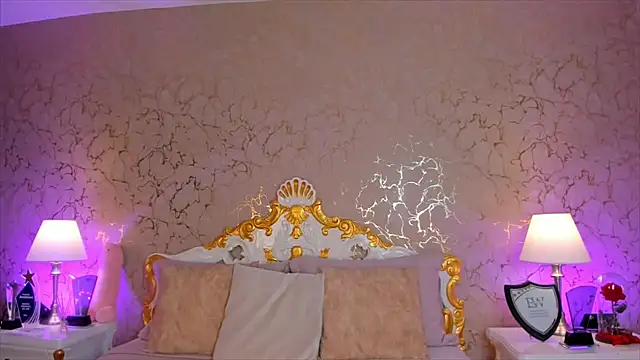 Snapshot of ScarlettWallace chatting on 10-11-25, 12:58 ScarlettWallace online show from 10-11-25, 12:58