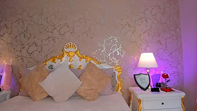 Snapshot of ScarlettWallace chatting on 10-17-25, 10:23 ScarlettWallace online show from 10-17-25, 10:23