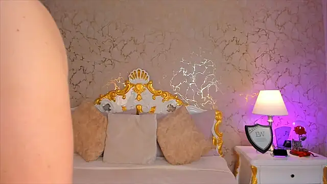 Snapshot of ScarlettWallace chatting on 10-21-25, 08:31 ScarlettWallace online show from 10-21-25, 08:31