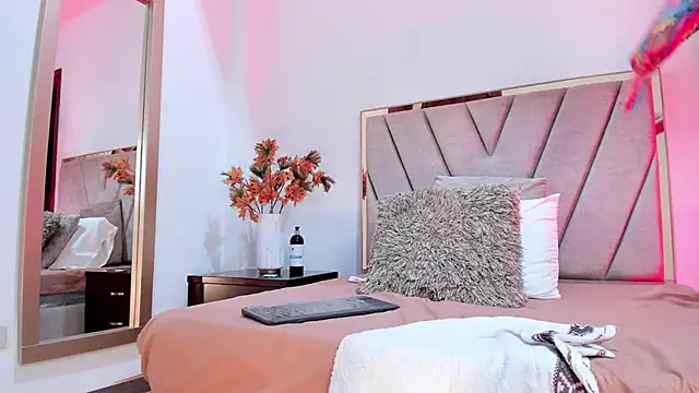 Snapshot of SeleneLujan chatting on 03-12-25, 02:56 SeleneLujan online show from 03-12-25, 02:56