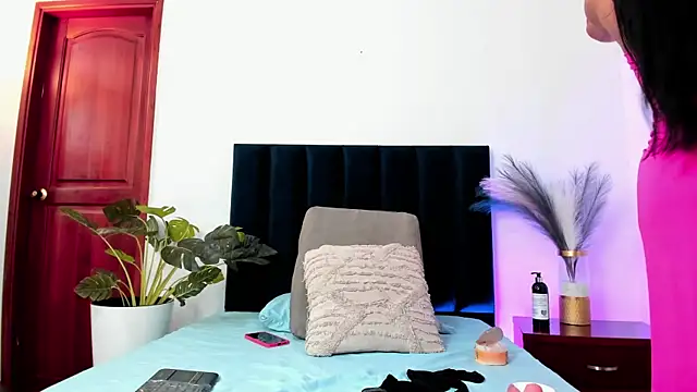 Snapshot of SeleneLujan chatting on 03-15-25, 03:16 SeleneLujan online show from 03-15-25, 03:16