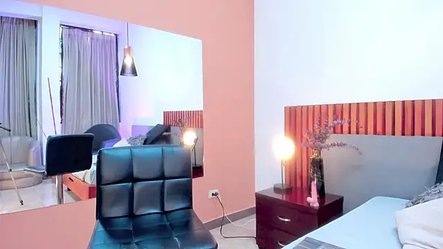 Snapshot of SeleneLujan chatting on 03-20-25, 02:53 SeleneLujan online show from 03-20-25, 02:53