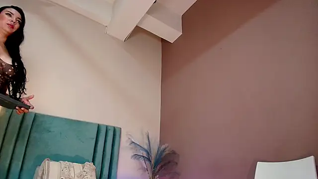 Snapshot of SeleneLujan chatting on 11-04-25, 12:04 SeleneLujan online show from 11-04-25, 12:04