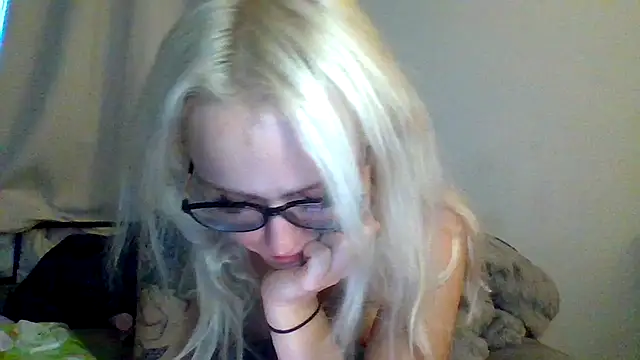 Snapshot of sluttypumpkin chatting on 07-08-26, 03:05 sluttypumpkin online show from 07-08-26, 03:05