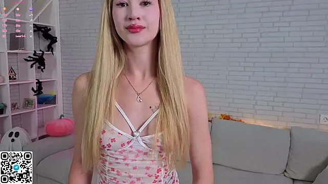 Tessalune  online show from 10-20-25, 03:18