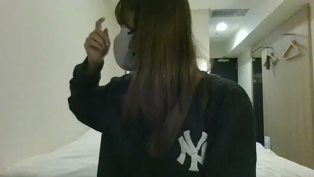 Snapshot of Sakusaku0522 chatting on 11-18-25, 01:11 Sakusaku0522 online show from 11-18-25, 01:11