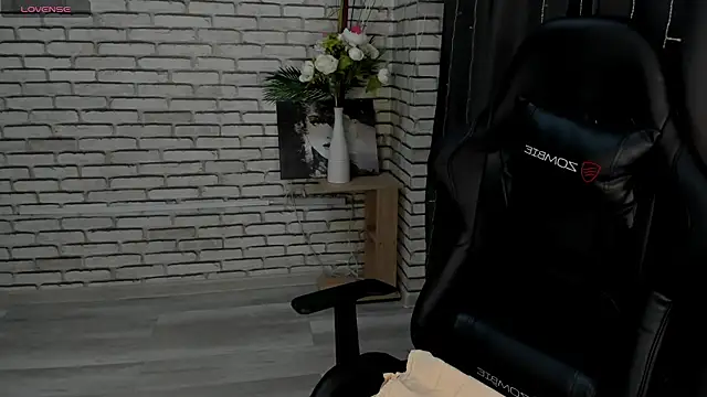 Snapshot of Selena_Sharp chatting on 03-14-25, 12:54 Selena Sharp online show from 03-14-25, 12:54