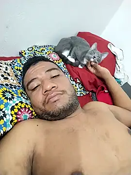 Snapshot of Negrofuerte2 chatting on 03-19-25, 01:51 Negrofuerte2 online show from 03-19-25, 01:51