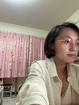 Snapshot of ladypaggy chatting on 03-27-26, 02:06 ladypaggy online show from 03-27-26, 02:06