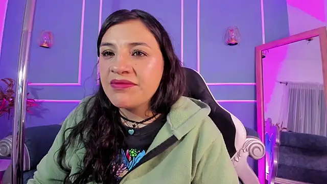 TaraTaylorr online show from 10-15-25, 02:22