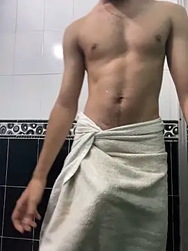 18 ALExxx online show from 05-09-26, 02:39